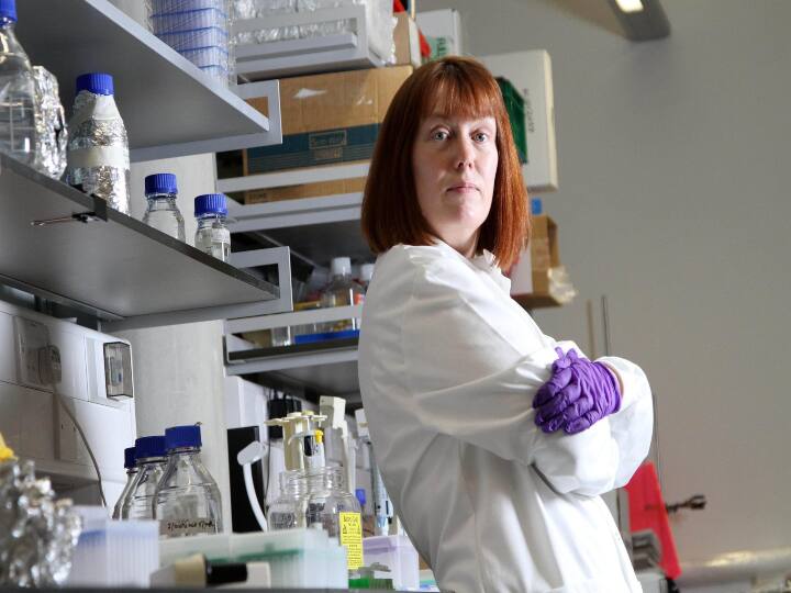 Covid 19 likely to get weaker and become a common cold, professor Dame sarah Gilbert பயம் வேண்டாம் இனி இப்படித்தான்.. கொரோனா குறித்து நம்பிக்கை வார்த்தை கூறிய ஆராய்ச்சியாளர்!