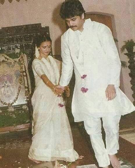 తెలుగు నటుడు అక్కినేని నాగార్జునను 11-జూన్- 1992 న వివాహం చేస్తుకున్నారు.