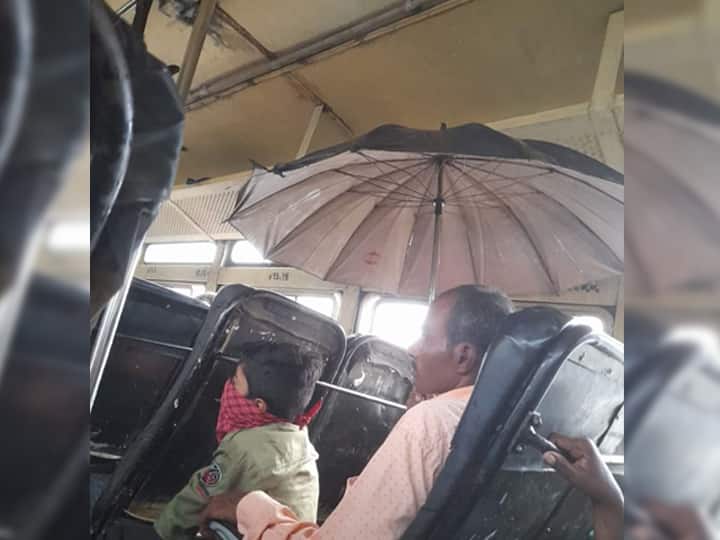 बसच्या टपावरुन गळणाऱ्या पाण्यात छत्रीचा आधार घेत प्रवास, फोटो समाज माध्यमांवर व्हायरल Travel under the umbrella in the water falling from the bus top photo goes viral on social media बसच्या टपावरुन गळणाऱ्या पाण्यात छत्रीचा आधार घेत प्रवास, फोटो समाज माध्यमांवर व्हायरल