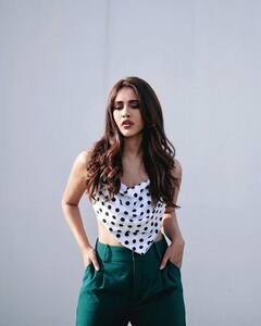 Nabha Natesh Photos: నభా లేటెస్ట్ ఫోటోలు.. ఎద అందాలతో కట్టిపడేస్తుంది..