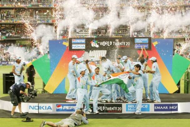 இங்கிலாந்துக்கு எதிரான போட்டியில் யுவராஜ் சிங் ஒரே ஓவரில் 6 சிக்சர்கள் அடித்த கதை, இந்த தொடரில் இந்திய அணியின் மறக்க முடியாத மொமண்ட்ஸ்களில் ஒன்று.