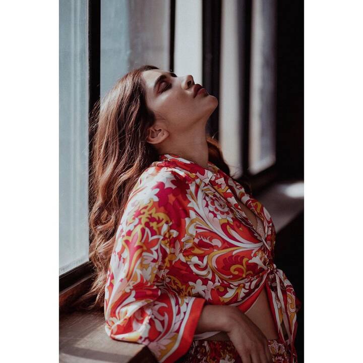 (Courtesy : Instagram) ఎప్పటికప్పుడు హాట్ ఫోటోషూట్లలో పాల్గొంటూ వాటిని సోషల్ మీడియాలో షేర్ చేస్తుంది.