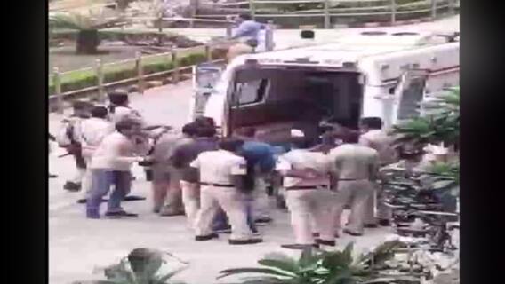 Delhi Court Firing: দিল্লির রোহিণী আদালতে গুলিবৃষ্টির পিছনে থাকতে পারে গোগীর বিরোধী টিল্লু গ্যাং, খবর পুলিশ সূত্রে। Bangla News