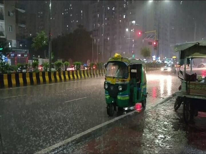 Heavy Rain In Parts Of Delhi Weather Office Says More Showers Likely On Friday Weather Update: दिल्ली-एनसीआर के कई इलाकों में जमकर बरसे बादल, अगले तीन-चार दिनों तक बारिश का अनुमान