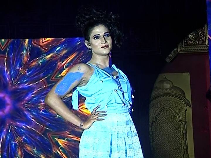 पुण्यातील सहकारनगर भागातील सातव सभागृहात हा फॅशन शोला आयोजित करण्यात आला होता.