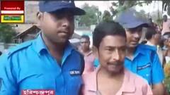 Malda: ভুয়ো অ্যাকাউন্ট খুলে বন্যাত্রাণের টাকা 'আত্মসাৎ', পুলিশের সামনে TMC নেতাকে গণপিটুনি| Bangla News