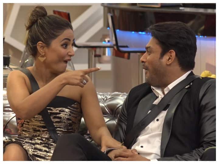 I m not going to share the chat with you Hina Khan recalls moving conversation with Sidharth Shukla after dad death Sidharth Shukla के साथ मैसेज पर हुई बातचीत को आज भी पढ़ती हैं Hina Khan, कहा- मैं उसे शेयर नहीं कर सकती लेकिन...