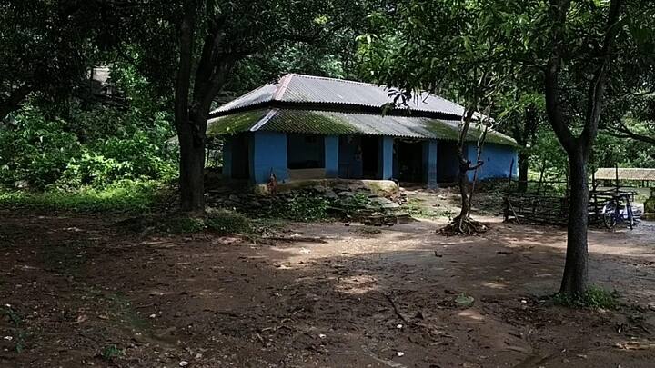 ঝাড়গ্রামের মানচিত্রে এক উল্লেখযোগ্য নাম লালজল। যদিও এখানের দুর্গাপুজোর নাম তেমন শোনা যায়নি।