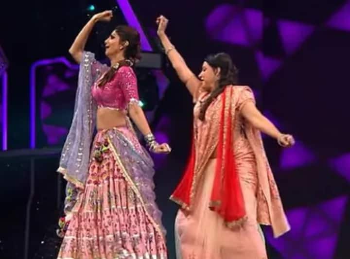 Super Dancer 4:  Hema Malini recreates Dharmendra's iconic Jat Yamla Pagla Deewana hook step Super Dancer 4: Hema Malini पर चढ़ा Dharmendra का सुरूर, 'जट यमला पगला दीवाना' गाने पर किया जोरदार डांस