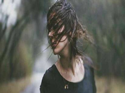 hair care tips during monsoon and rainy season Monsoon hair Care |  பொடுகுத்தொல்லையா, பிசுபிசுப்பா.. மழைக்காலத்தில், தலைமுடியை பராமரிக்க பெஸ்ட் டிப்ஸ்..