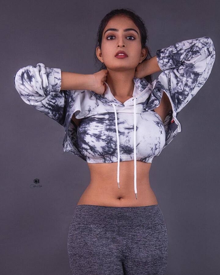 అనన్య నాగళ్ల.. కుర్రాళ్లకు వేస్తోంది అందాల వల - Image Credit: Ananya Nagalla/Instagram
