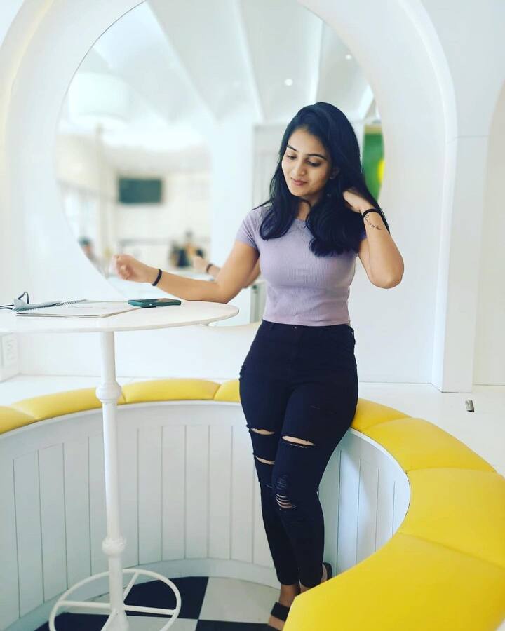 అనన్య నాగళ్ల.. కుర్రాళ్లకు వేస్తోంది అందాల వల - Image Credit: Ananya Nagalla/Instagram