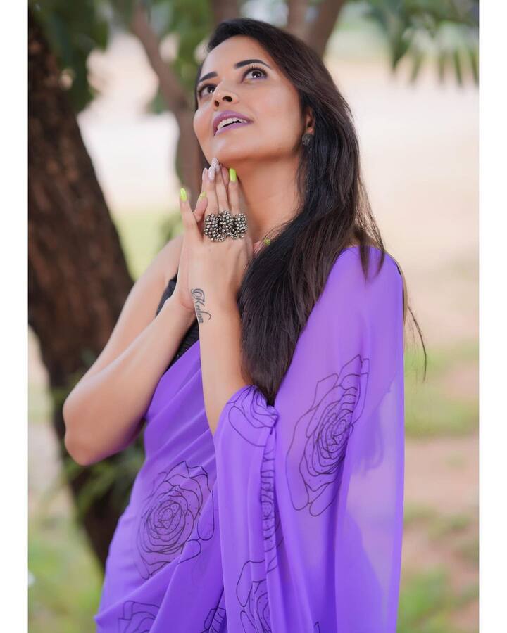 (Courtesy: Instagram) ఎప్పటికప్పుడు హాట్ ఫోటోలను ఇన్స్టాగ్రామ్ లో షేర్ చేస్తూ తన ఫాలోయింగ్ మరింత పెంచుకుంటుంది.