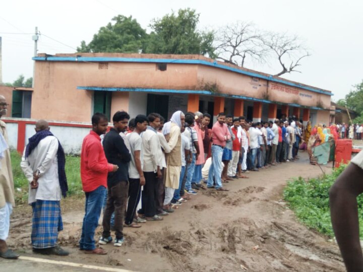 Bihar Panchayat Election: पहले चरण का मतदान हुआ संपन्न, 10 जिलों में लोगों ने डाले वोट