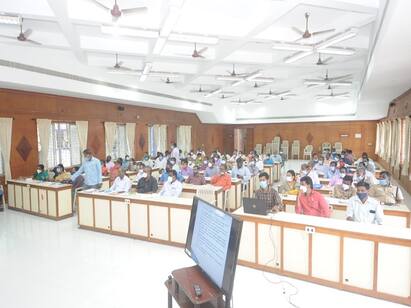 northeast monsoon review meet திருவாரூர் : வடகிழக்கு பருவமழை முன்னேற்பாட்டு பணிகள் குறித்து நடைபெற்றது ஆய்வுக்கூட்டம்