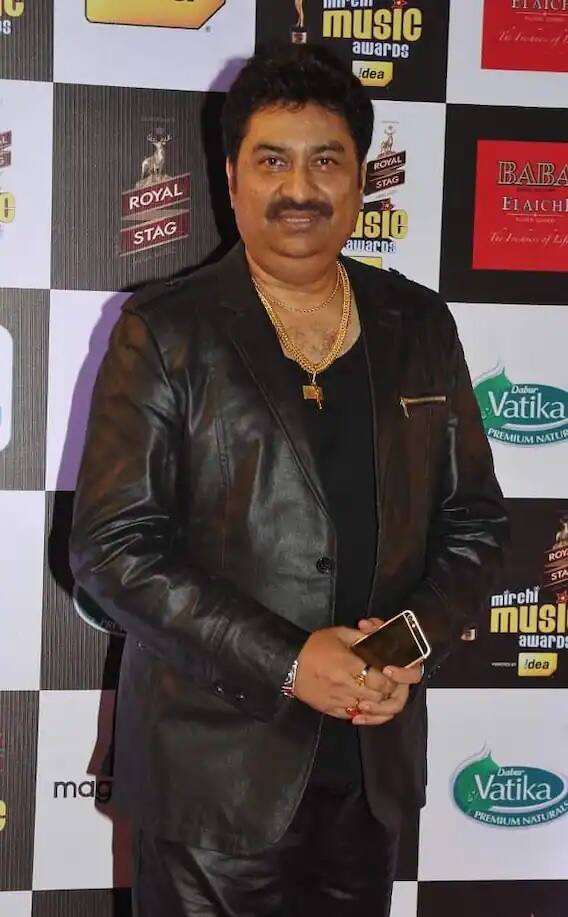 বলিউডে তিনি প্রচুর গান গেয়েছেন। শুধু তাই নয়, শুধুমাত্র একটি দিনে সবচেয়ে বেশি গান গাইবার রেকর্ডও তাঁর নামেই রয়েছে।