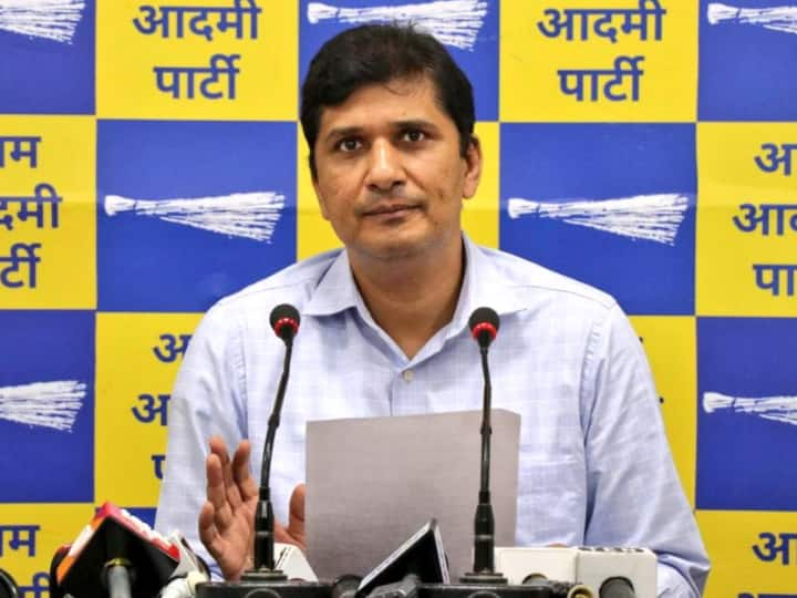 Aam Aadmi Party furious over MCD integration Bill in Lok Sabha Saurabh Bhardwaj said BJP Wants to give control in the hands of Amit Shah लोकसभा में एमसीडी एकीकरण का बिल पेश होने पर भड़की आम आदमी पार्टी, कहा- बीजेपी शाह के हाथ में देना चाहती है कंट्रोल