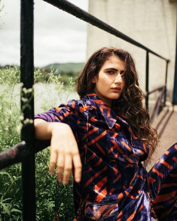 आपको बता दें कि फातिमा सना शेख को आखिरी बार नेटफ्लिक्स एंथोलॉजी 'अजीब दास्तांस' में देखा गया था. फातिमा सना शेख ने 'लूडो', 'ठग्स ऑफ हिंदोस्तान', 'दंगल' और 'सूरज पे मंगल भारी' जैसी फिल्मों में अपनी एक्टिंग से लोगों का दिल जीत चुकी हैं.