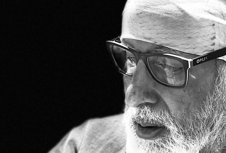 తెలుగులో1995లో  కృష్ణవంశీ ధర్శకత్వం వచ్చిన' గూలబీ 'సినిమాకి నిర్మాత అమితాబ్