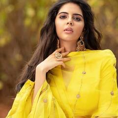Kalyani Priyadharshan pics: என்ன அழகு எத்தனை அழகு... கோடி மலர் கொட்டிய அழகு  - கல்யாணி லேட்டஸ்ட்!