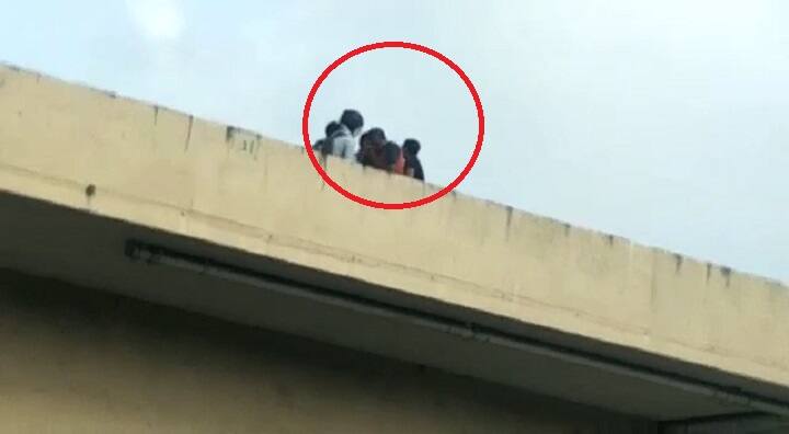 Ahmedabad : A man try to suicide after jump from Iscon bridge Ahmedabad : ઇસ્કોન બ્રિજ પરથી યુવક કૂદીને કરવા જતો હતો આત્મહત્યા, પણ.....
