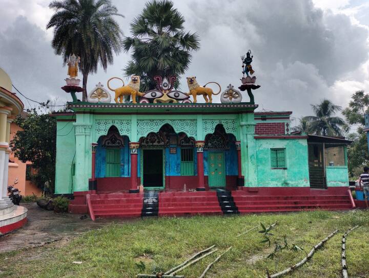 বর্তমানে লাভপুরের বিধায়ক অভিজিৎ সিংহ তথা রানার সিংহের বাড়ির পুজো এটি।