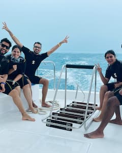 साइकलिंग, स्कूबा डाइविंग और समंदर किनारे चिल... मालदीव में खूब एन्जॉय कर रहे हैं Rahul Vaidya और Disha Parmar, देखें तस्वीरें