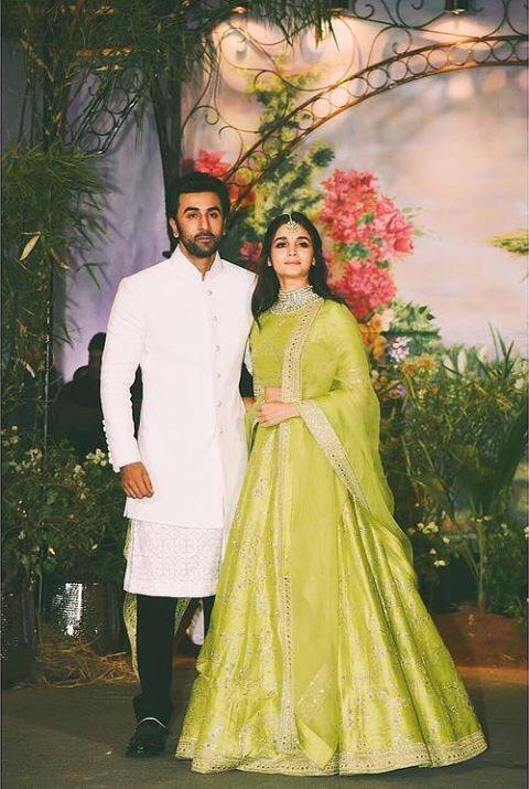 রণবীর কপূর ও আলিয়া ভট্ট- বলিউডের অন্যতম চর্চিত জুটি হচ্ছেন রণবীর কপূর ও আলিয়া ভট্ট। গুঞ্জন শোনা গিয়েছিল, ২০২০ সালেই গাঁটছড়া বাঁধবেন তাঁরা। তবে ঋষি কপূরের মৃত্যুর কারণে তা সম্ভব হয়নি। তবে দু'জনকে একসঙ্গে বহু জায়গায় দেখতে পাওয়া গেছে।