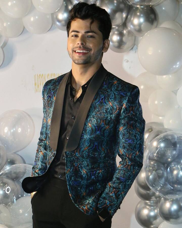 सिद्धार्थ निगम (Sidharth Nigam): छोटे पर्दे के अलादीन और बड़े पर्दे के साबिर. लेकिन अलादीन के तौर पर उन्हें जितनी पहचान मिली उतनी वो साबिर के रोल में नहीं पा सके. सिद्धार्थ निगम आज टीवी इंडस्ट्री का बड़ा नाम है लेकिन सिल्वर स्क्रीन पर उनकी तारीफ में लोगों ने थोड़ी कटौती कर दी. (फोटो – सोशल मीडिया)