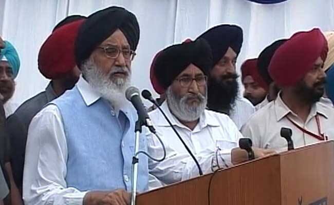 Parkash Singh Badal appeals at rally to form a government of regional parties ਪ੍ਰਕਾਸ਼ ਸਿੰਘ ਬਾਦਲ ਨੇ ਇਨੈਲੋ ਰੈਲੀ 'ਚ ਕੀਤੀ ਅਪੀਲ, ਖੇਤਰੀ ਪਾਰਟੀਆਂ ਦੀ ਸਰਕਾਰ ਬਣਾਓ