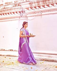 Manchu Lakshmi Pics: సంప్రదాయ చీర కట్టులో బుట్టబొమ్మలా కనిపిస్తున్న మంచుముత్యం