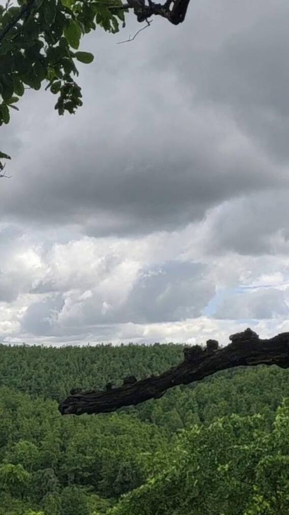 সাধুর নির্দেশ মেনে পাহাড়ের গুহায় হয় দুর্গাপুজো