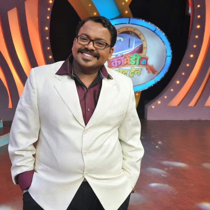 आपल्या विनोदाच्या यूनिक टायमिंगमुळे प्रसाद खांडेकर नेहमीच चर्चेत असतो. निखळ विनोद करत असल्याने त्याने विनोद नेहमीच प्रेक्षकांना भावत असतात.
