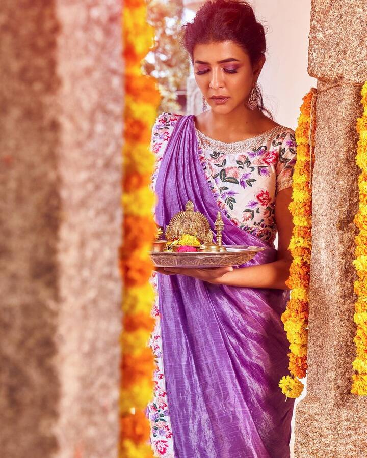 ఎన్ని నెగటివ్ కామెంట్స్ వచ్చినా ఎక్కడా వెనక్కి తగ్గకుండా తనకు నచ్చిన పని చేసే మంచు లక్షీకి చాలా మంది ఫ్యాన్స్ (Photo Courtesy: Instagram)