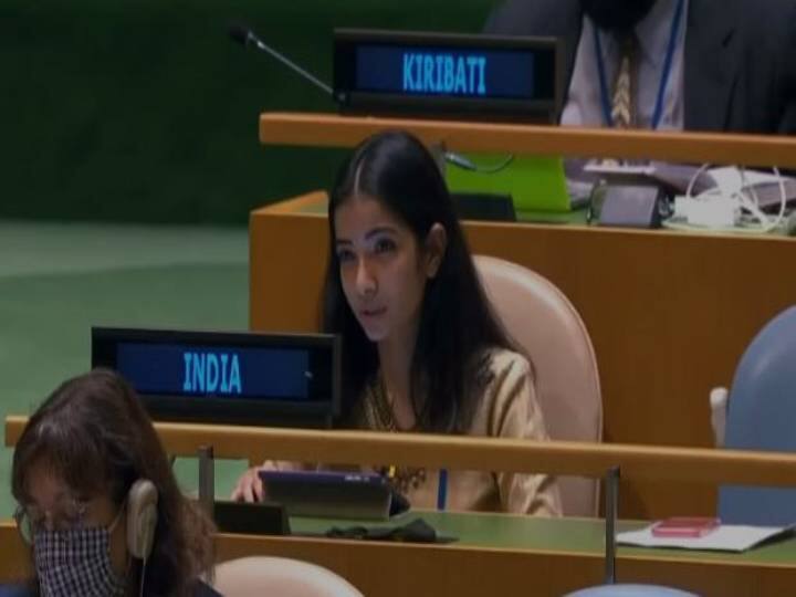 UNGA 76 India Sneha Dubey Strong Reply To Pakistan PM Imran Khan’s false malicious propaganda Kashmir Sneha Dubey: காஷ்மீர் குறித்து வார்த்தையை விட்ட இம்ரான்கான்.. பதில்கொடுத்து வெளுத்துவாங்கிய இந்தியப் பெண்!