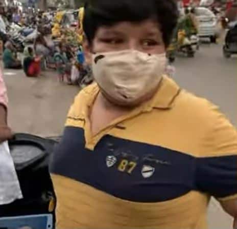 Watch: This 14-Year-Old Food Vendor From Ahmedabad Moves Internet With His Story Watch: 14 ఏళ్ల కుర్రోడు... రైల్వేస్టేషన్ ఎదురుగా దహీ కచోరీ అమ్ముతున్నాడు... వీడియో వైరల్... పెరిగిన అమ్మకాలు