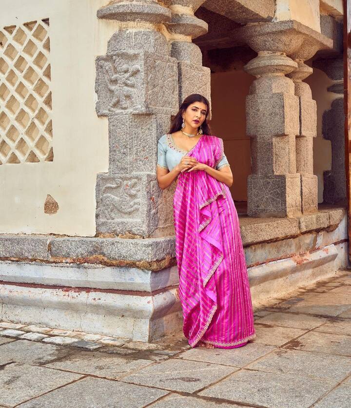 తెలుగులోని అనగనగా ఓ ధీరుడులో ఐరేంది పాత్రకి గాను 2012లో ఉత్తమ ప్రతినాయకి గా నంది పురస్కారం అందుకుంది.(Photo Courtesy: Instagram)