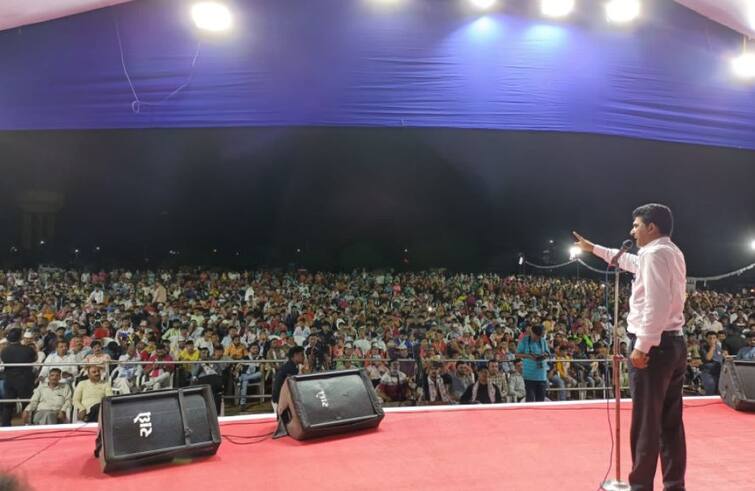 A large number of people gathered at the Aam Aadmi Party's election rally in Indrada, Gandhinagar ગાંધીનગરઃ ઇન્દ્રોડા ગામ ખાતે AAPની જનસભામાં મોટી સંખ્યામાં ઉમટ્યા લોકો, કોરોનાની ગાઇડલાઇનનો કરાયો ભંગ