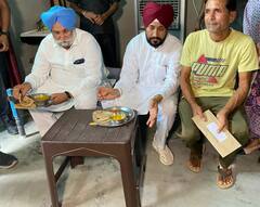 ਚਰਨਜੀਤ ਚੰਨੀ ਤੇ ਸੁਖਜਿੰਦਰ ਰੰਧਾਵਾ ਪਹੁੰਚੇ ਮ੍ਰਿਤਕ ਖੇਤ ਮਜ਼ਦੂਰ ਦੇ ਘਰ, ਪਰਿਵਾਰ ਨਾਲ ਬੈਠ ਕੇ ਖਾਧਾ ਖਾਣਾ