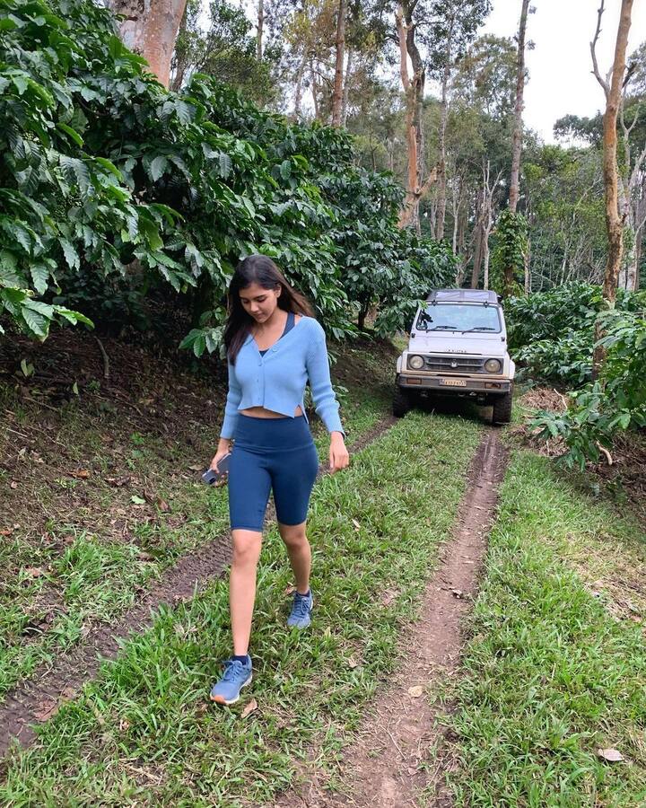 (Photo source: Instagram) తెలుగులో ‘హలో’ సినిమాతో అడుగుపెట్టింది. ఇందులో అఖిల్ హీరోగా చేశారు.