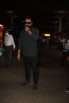 लंबी दाढ़ी, बालों का जुड़ा और जबरदस्त स्टाइल में एयरपोर्ट पर दिखे KGF स्टार Yash तो फैंस ने घेरा, खूब ली सेल्फी