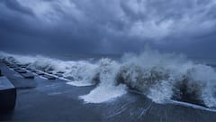 Cyclone In Bengal: ধেয়ে আসছে ঘূর্ণিঝড় 'গুলাব', সতর্ক প্রশাসন | Bangla News