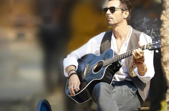 अर्जुन रामपालनं म्हटलं आहे की, प्रिय मित्रांनो, चाहत्यांनो आणि नागरिकांनो जितकं आपण ही बातमी ऐकूण हैराण आहात तेवढाच मी देखील आहे. दुर्दैवी आहे की, प्रत्येक बातम्यांमध्ये माझं नाव गरज  नसताना घेतलं जात आहे. जे की माझा या प्रकरणाशी काहीही संबंध नाही.