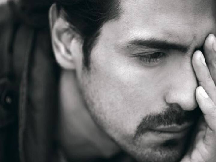 या अगोदर एनसीबीच्या मुंबई युनिट अभिनेता अर्जुन रामपालच्या घरी छापा टाकला होता. या छाप्या दरम्यान एनसीबीच्या अधिकाऱ्यांनी घरातून अनेक औषधे जप्त केली होती. एनसीबीने काही दिवसांपूर्वीच चार्जशीट दाखल केली होती. या प्रकरणात एनसीबीने अर्जुन रामपाल संशयित मानले आहे.