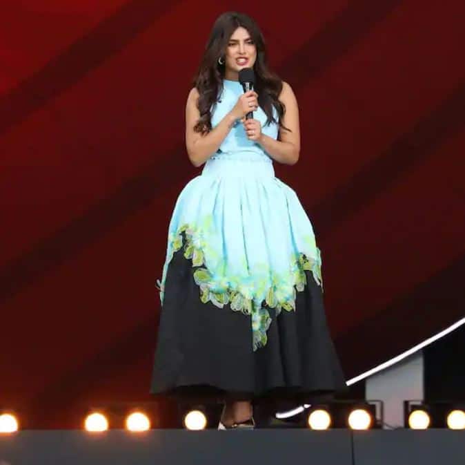 अभिनेत्री प्रियंका चोप्रानं पॅरिसमधील ग्लोबल सिटिझन लाईव्ह इव्हेंट होस्ट केला. या दरम्यानचे प्रियंकाचे काही फोटो सध्या चर्चेत आहेत.