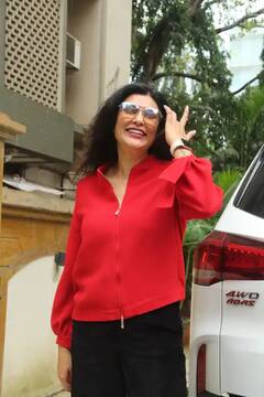 45 ਸਾਲ ਦੀ ਉਮਰ 'ਚ ਇਸ ਅਦਾਕਾਰਾ ਨੇ ਨਹੀਂ ਕਰਵਾਇਆ ਵਿਆਹ, ਬੇਟੀ ਨਾਲ ਮਸਤੀ ਭਰੇ ਅੰਦਾਜ਼ 'ਚ ਘੁੰਮਣ ਨਿੱਕਲੀ, ਲੁਕ ਦੇ ਹੋ ਰਹੇ ਚਰਚੇ