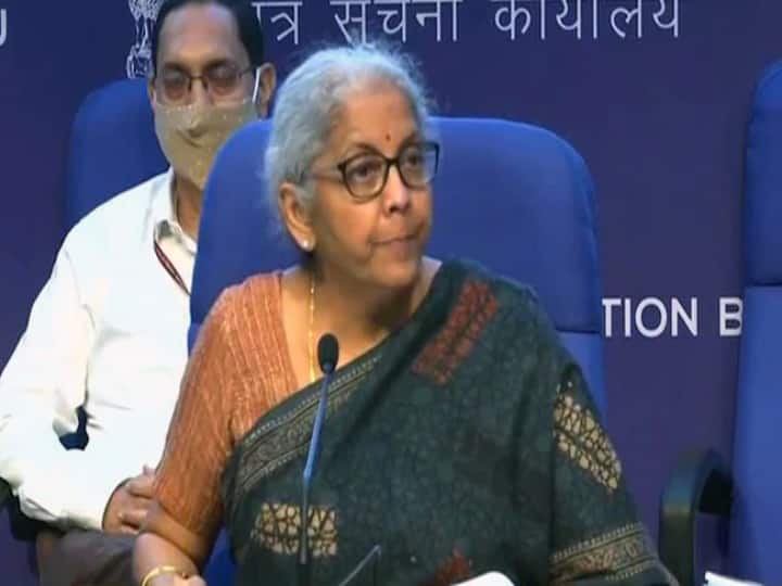 India Needs Four SBI-Sized Banks To Meet Requirements, Says Nirmala Sitharaman இந்தியாவிற்கு, எஸ்பிஐ போன்று மேலும் வங்கிகள் தேவை: நிதியமைச்சர் நிர்மலா சீதாராமன்