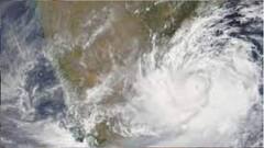 Cyclone In Bengal: আজ রাতেই আছড়ে পড়তে পারে ঘূর্ণিঝড় গুলাব। Bangla News