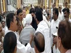 JDU की बैठक में सामने आई पार्टी की सच्चाई, दो गुटों में बंटे दिखे कार्यकर्ता, इस बात को लेकर हुई तू-तू मैं-मैं