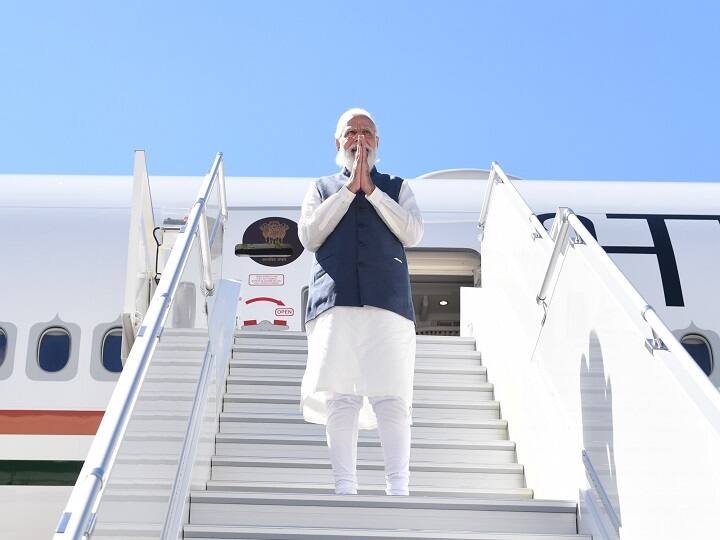 PM Modi returned to India after a successful four-day tour of America, preparations for a grand welcome at the airport चार दिन के सफल अमेरिका दौरे के बाद भारत लौटे पीएम मोदी, एयरपोर्ट पर बीजेपी ने किया भव्य स्वागत